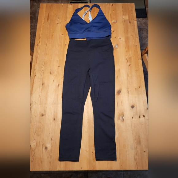Fabletics workout set - Picture 1 of 8